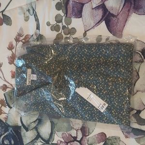 Men's large button up shirt size large